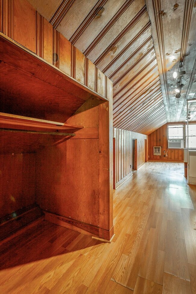 Building Photo - 321-325 Pine Ridge Road