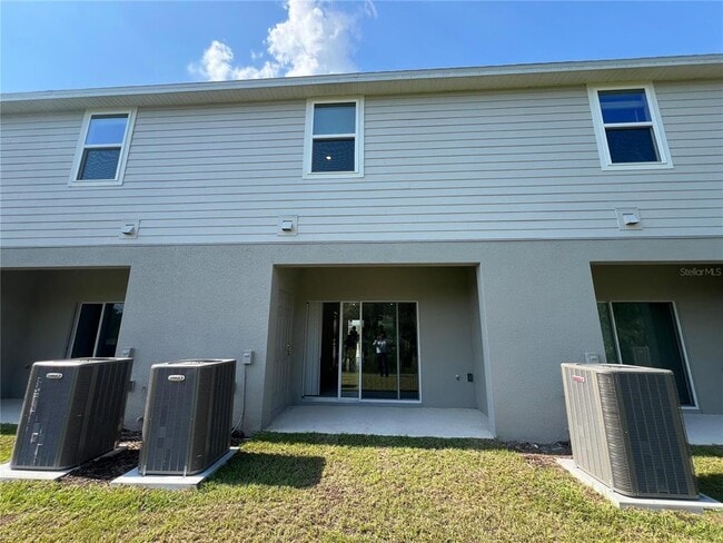 Building Photo - 3081 Skyline Lp