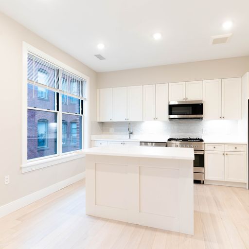 Building Photo - 197 Green St