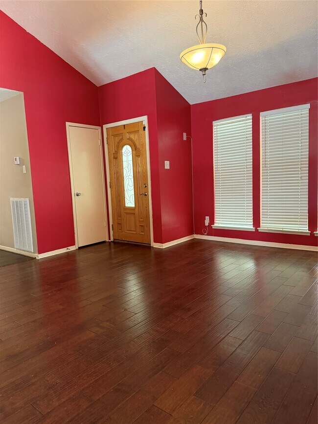 Building Photo - 10102 Sagecourt Dr