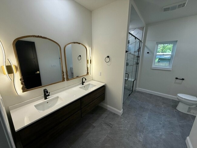 Building Photo - 1020 Crestland Ave