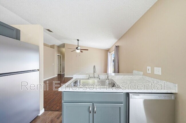 Building Photo - 2727 Mayer St