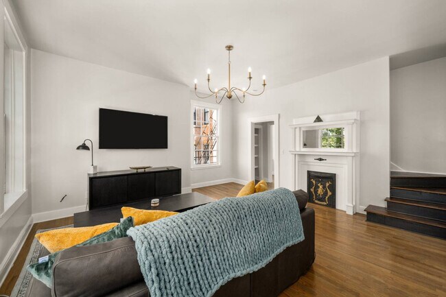 Building Photo - 1326 Broadway-SI ID1312458P