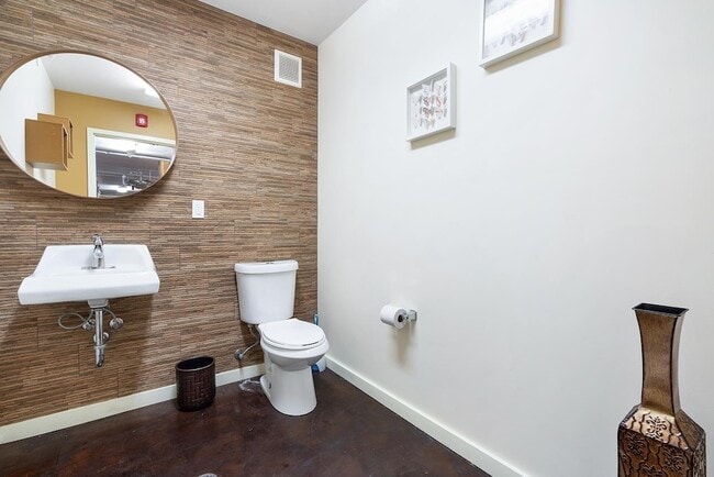 Building Photo - 10 Huron Ave