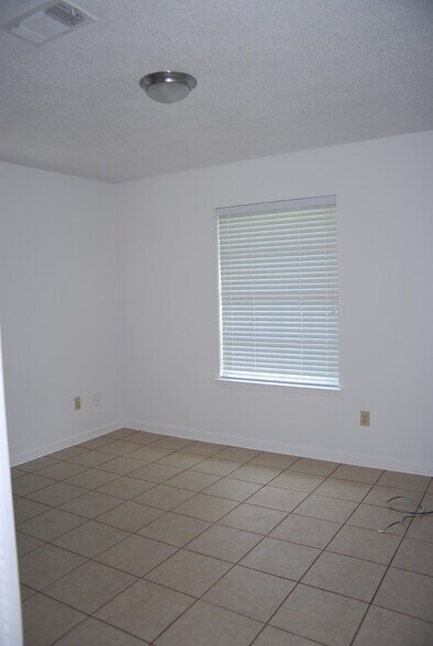 Building Photo - 2322 Norris Cir