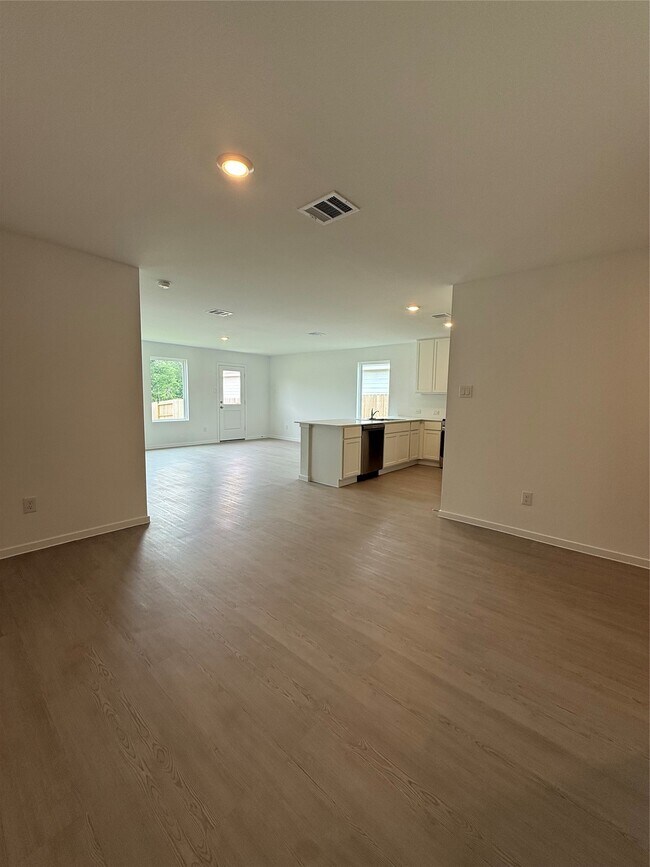 Building Photo - 335 Parkin Ct