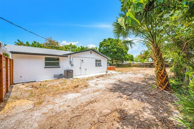 Building Photo - 208 Palmetto Rd W