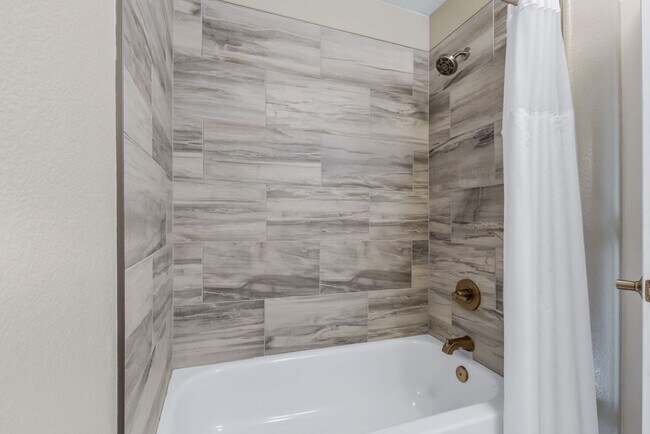 Building Photo - Modern Edgewater Condo Near Sloan’s Lake A...