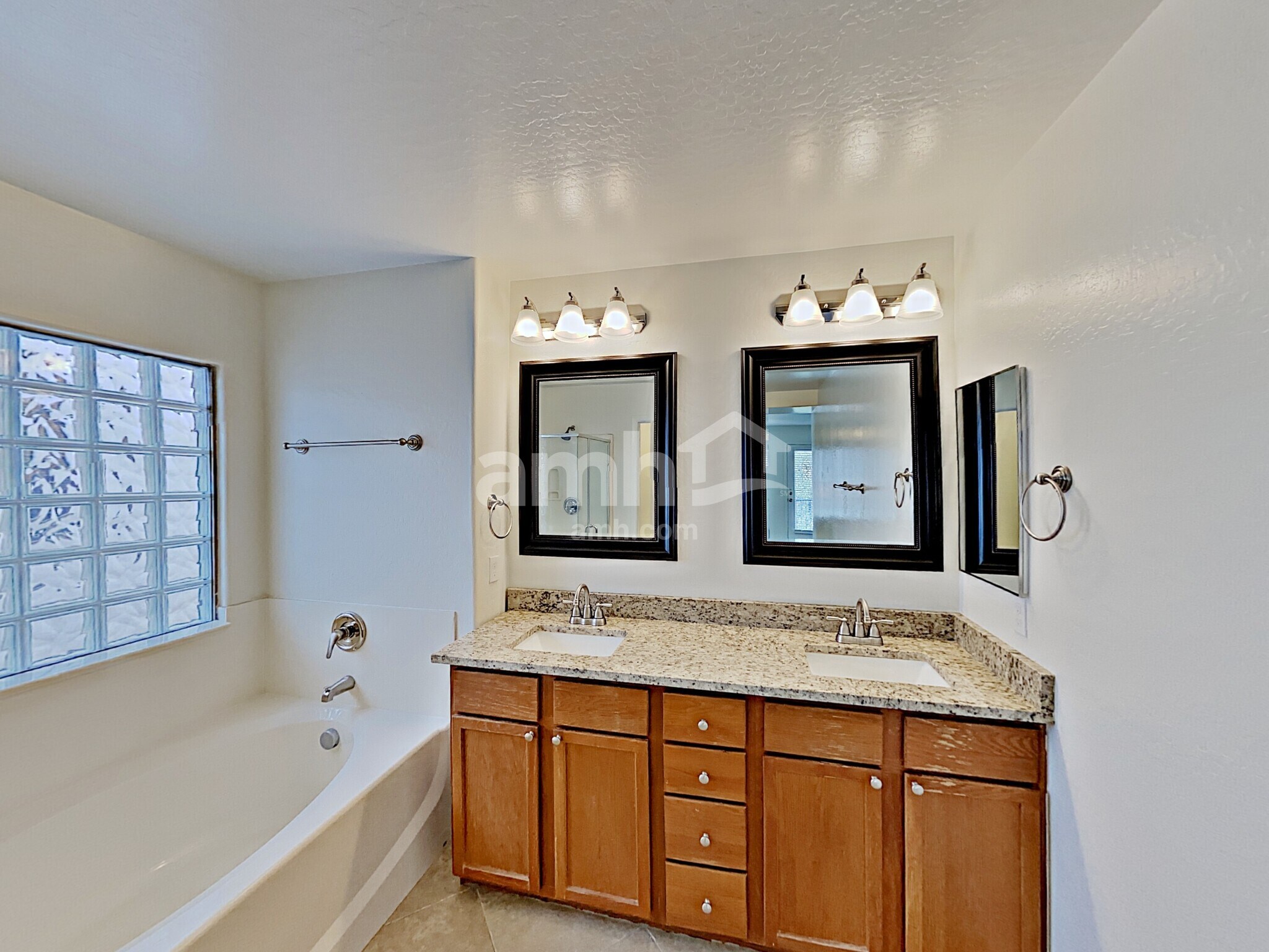 Building Photo - 3843 E Santa Fe Ln