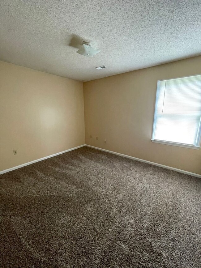 Building Photo - Come take a look at this gorgeous 2 Bedroo...