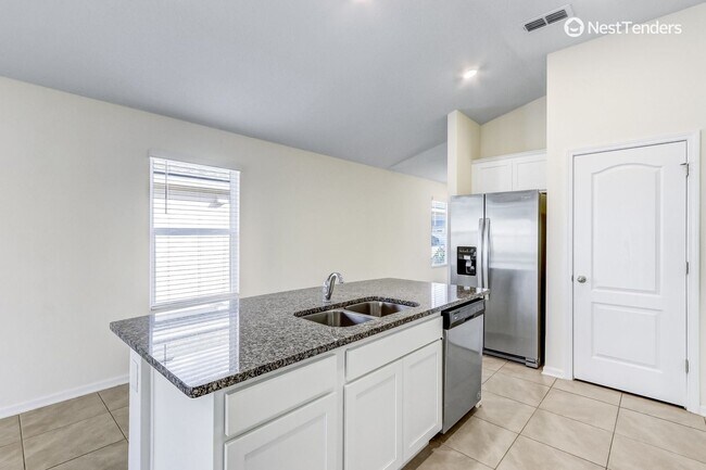 Building Photo - Like New Three Bedroom Home in Yulee's Nassau Crossing!