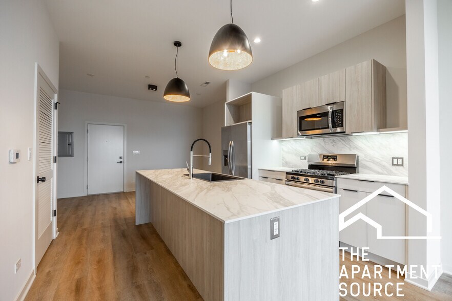 Building Photo - 3207 N Narragansett Ave