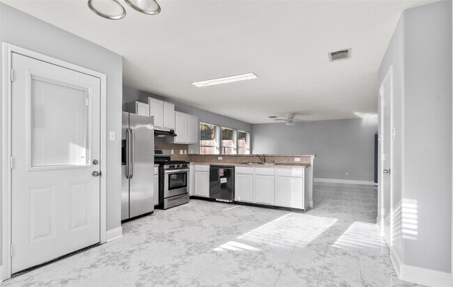 Building Photo - 11838 Sardis Lake Dr