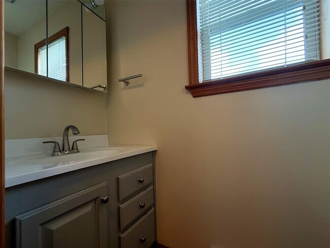 Building Photo - 10 Ashlyn Dr