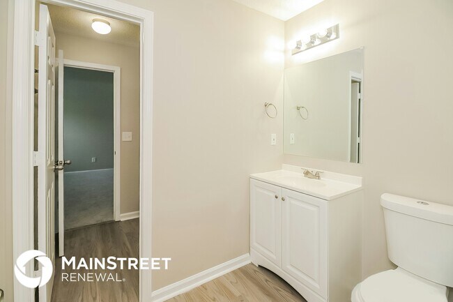 Building Photo - 561 Vaughan Dr