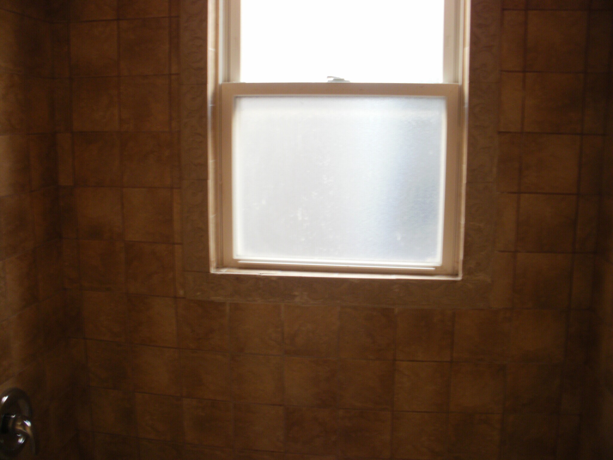bathroom - 1706 N Mayfield Ave