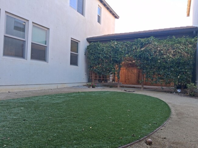 Building Photo - East end Ventura  5 Bed 5 Bath