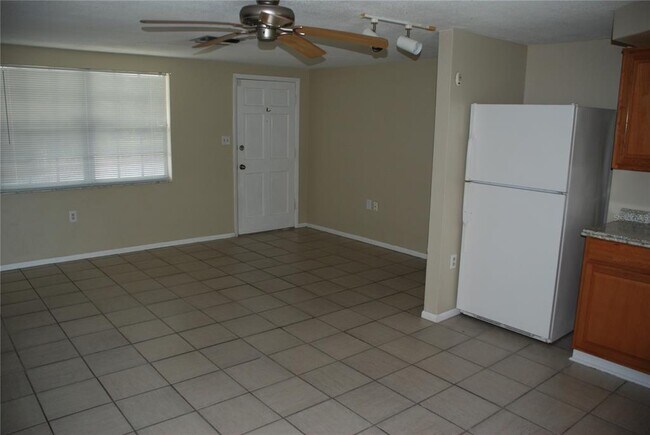Building Photo - 1624 Springdale Dr
