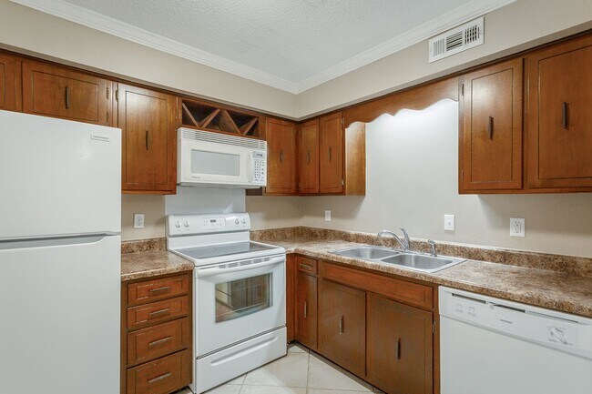 Building Photo - 741 S Germantown Cir