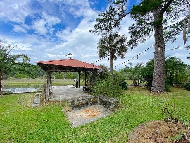 Building Photo - 1914 Capri Dr