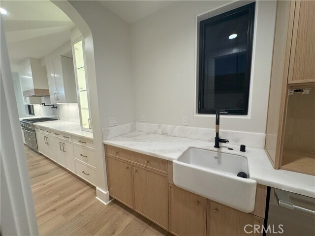 Building Photo - 3312 Kenilworth Dr