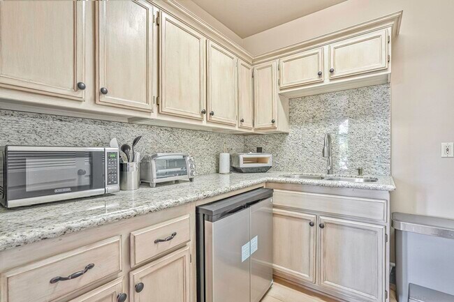 Building Photo - 5305 La Crescenta Rd