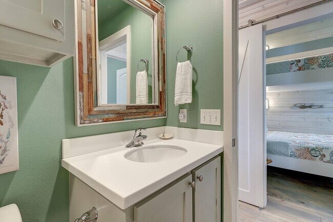 Building Photo - 1924 Eleventh Street-SI ID1023215P