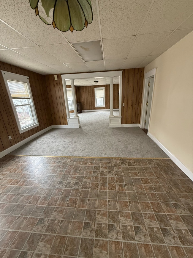 Building Photo - 320 Lincoln St