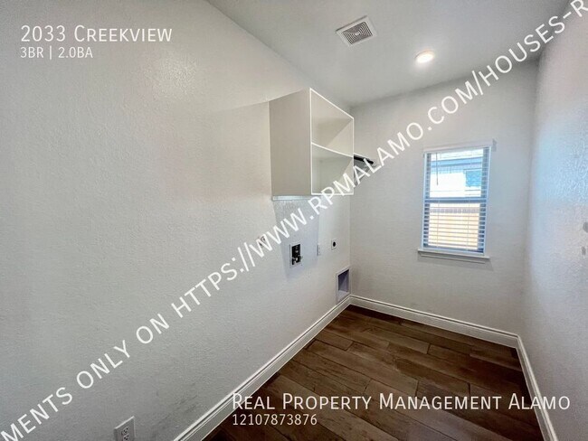 Building Photo - 2033 Creekview-