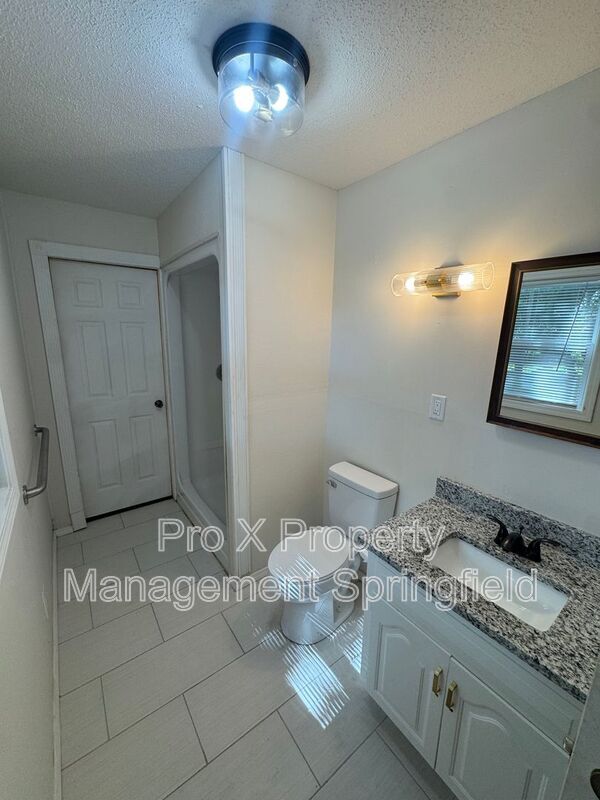 Building Photo - 3332 S Southlyn Pl