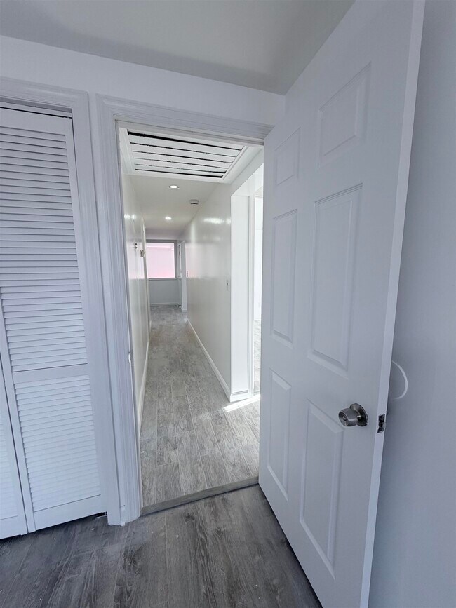 Building Photo - 5 Chopin Ct