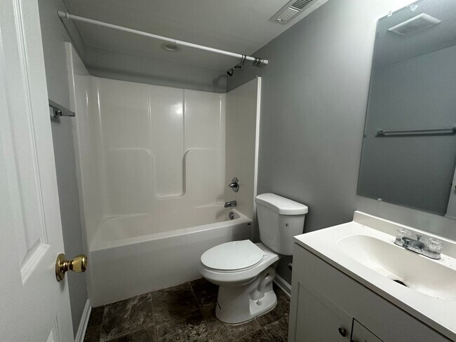 Building Photo - 3 Bedroom Townhouse in Campbell County