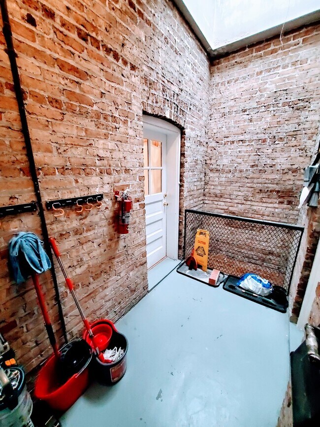 Building Photo - 1111 Holley Ct
