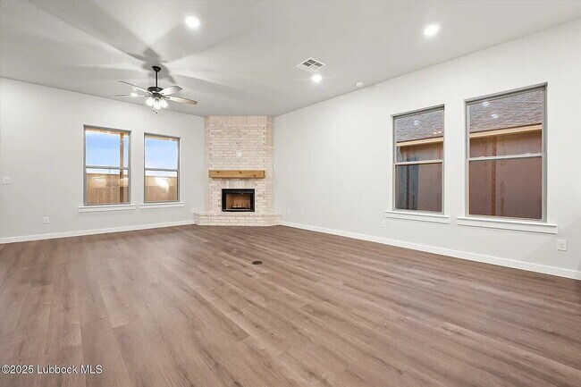 Building Photo - Stunning Newly Built Home in a Lovely Neig...