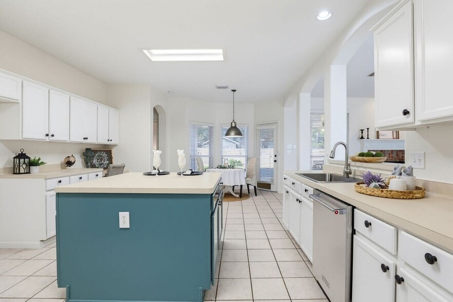 Building Photo - 119 Baythorne