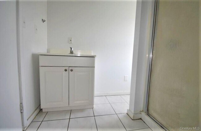 Building Photo - 547 NY-17M