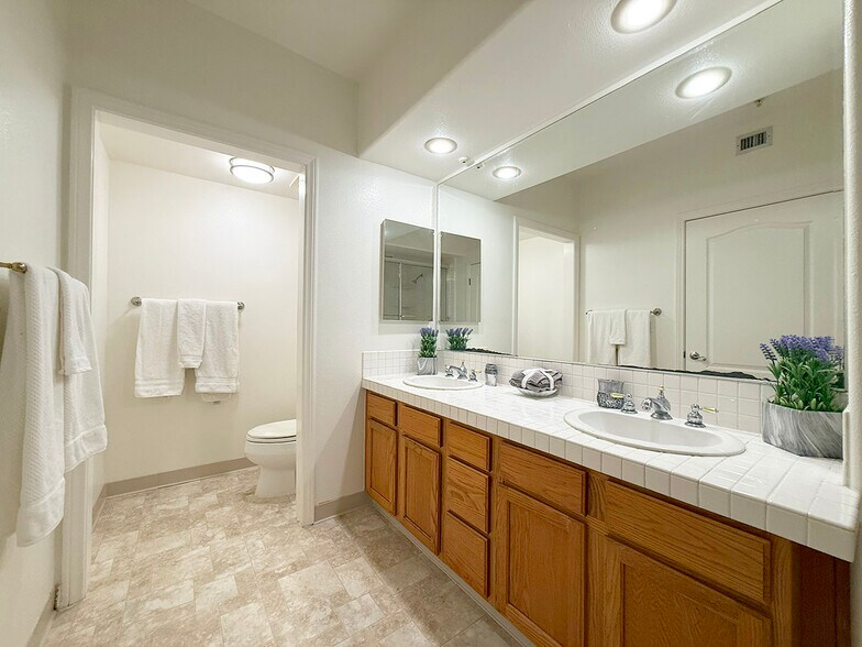 Building Photo - 144 S 3rd St