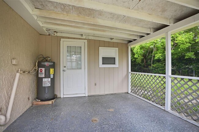 Building Photo - 11902 Oceanside Dr