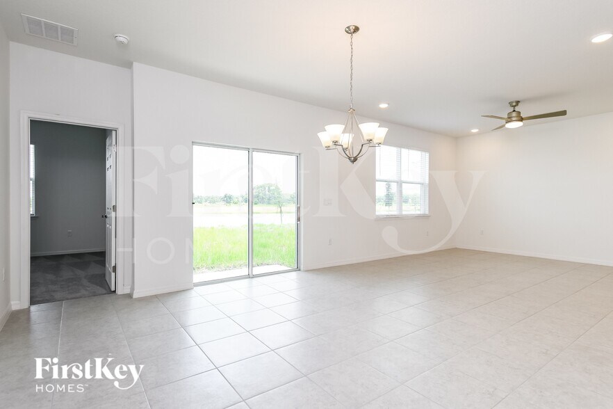 Building Photo - 1622 Isleta Lp