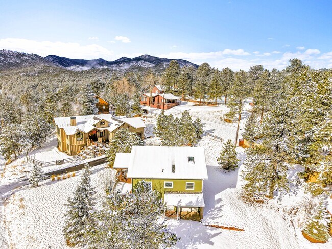 Building Photo - 28585 Evergreen Manor Dr