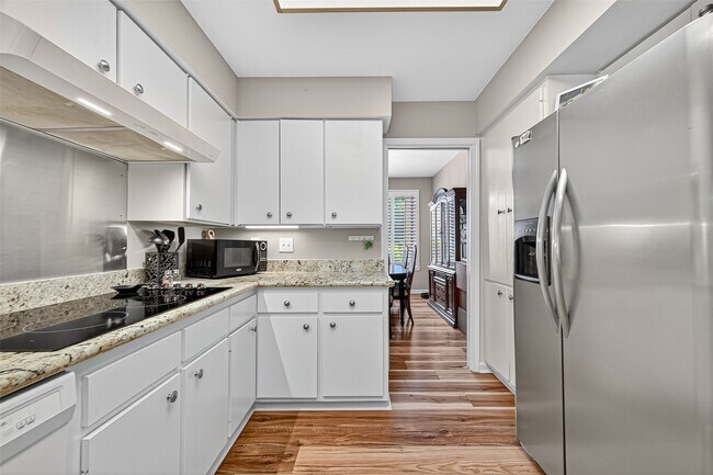 Building Photo - 1320 Chardonnay Dr