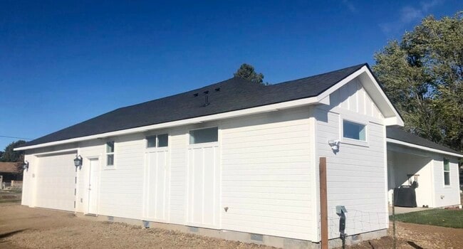 Building Photo - 4280 NE Alexander Way