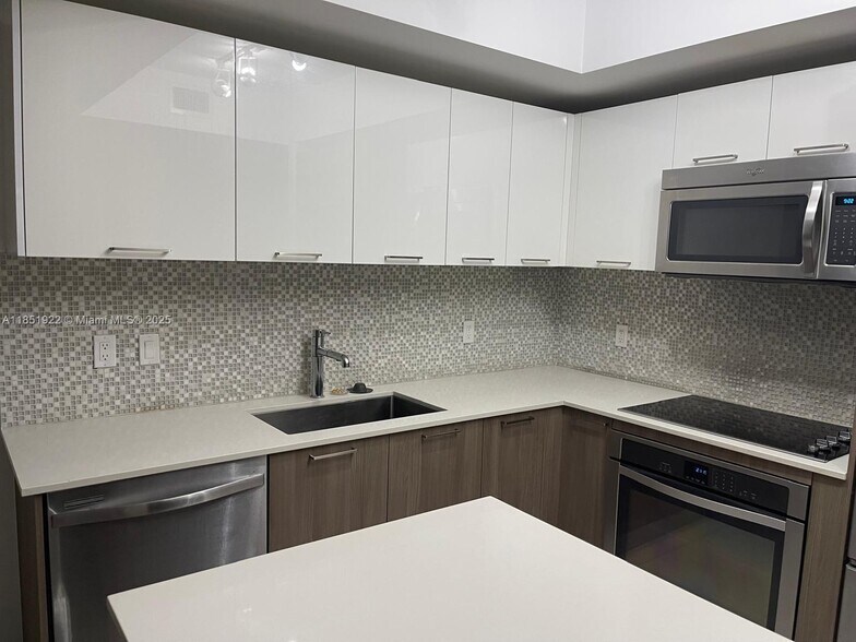 Building Photo - 5252 NW 85th Ave