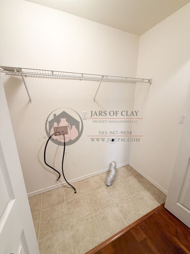 Building Photo - Single-Level Albany Charm! 2BR/2BA Bungalow with Vaulted Ceilings & Fenced Yard!