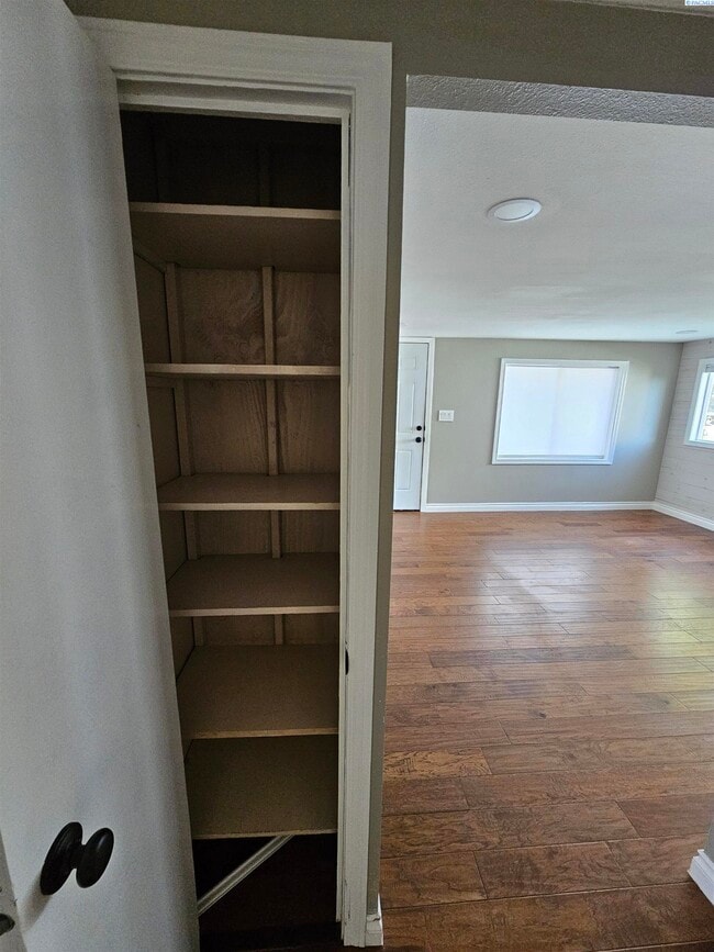 Building Photo - Charming Central Richland Rambler