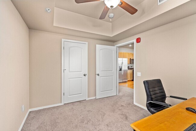 Building Photo - Clean and Modern Ground-Floor Condo with C...
