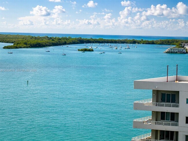 Building Photo - 1300 Brickell Bay Dr