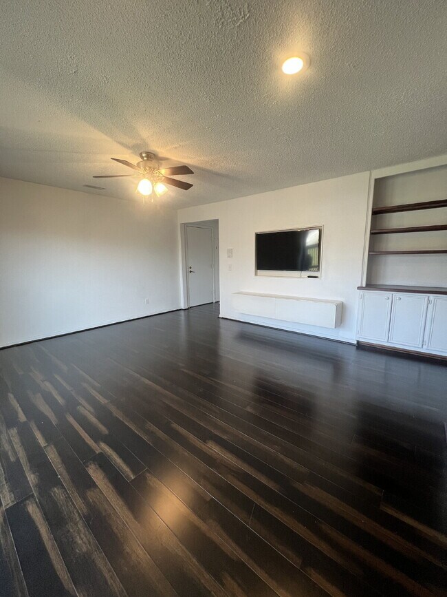 Building Photo - 2 Bedroom / 2 Bath Condo with 1,200 Square Feet, Luxury Finishes, and Great Amenities!