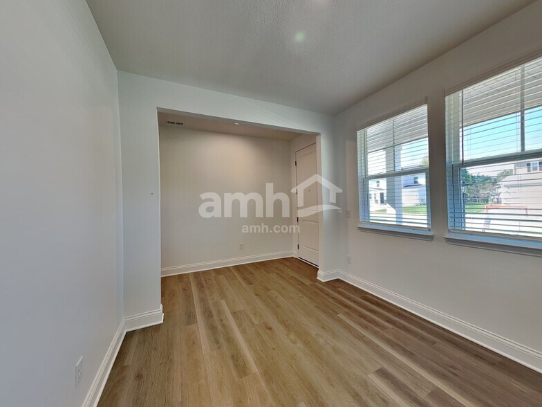 Building Photo - 204 Kramer Mills Dr