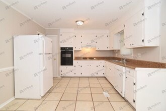 Building Photo - 3 Bed/2 Bath in Quiet Cul-de-Sac